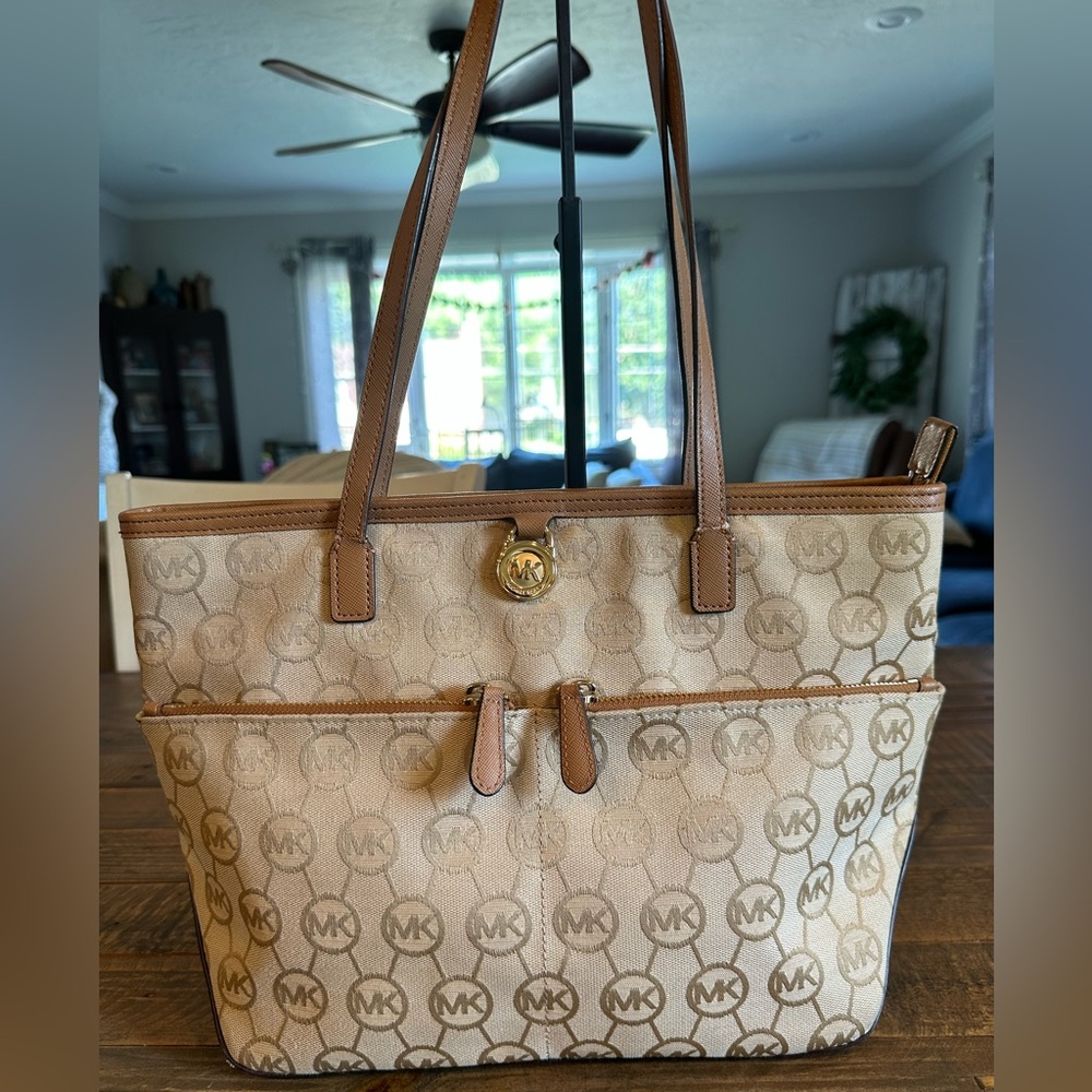 Michael Kors Kempton Signature Tan Pocket Tote